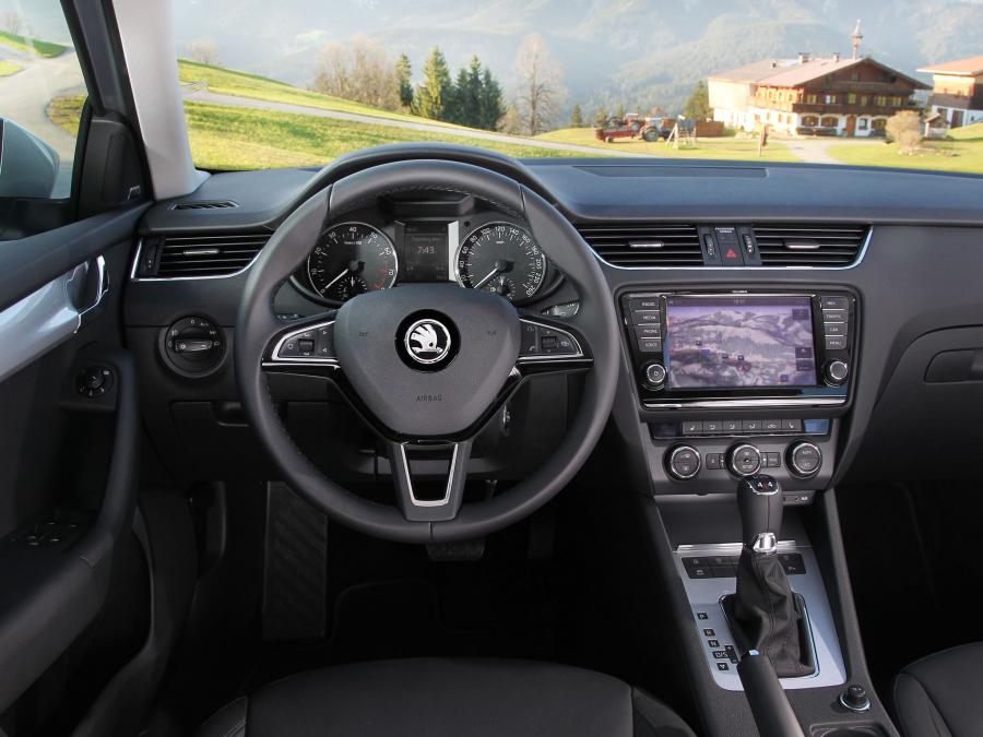  Skoda Octavia Combi 4x4 2013 года  (фото 2 из 23)